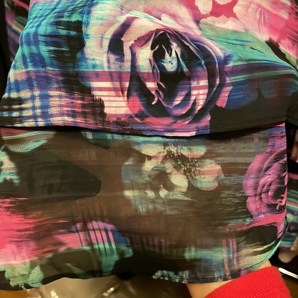 Gorgeous Blouse - Picture 8 of 10